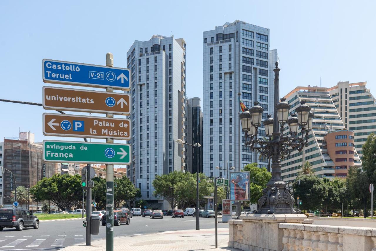Apartup Opera Loft Love فالنسيا المظهر الخارجي الصورة